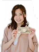 1万円持つ女性